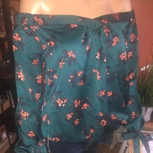 Off-the-Shoulder date-night Blouse.